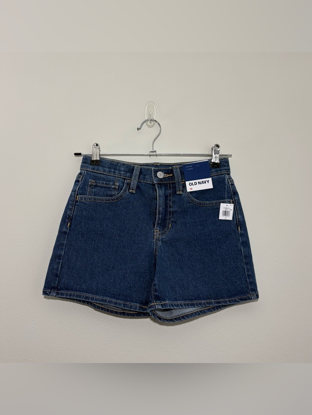 NWT Old Navy medium wash high-rise denim shorts (size 10 youth)